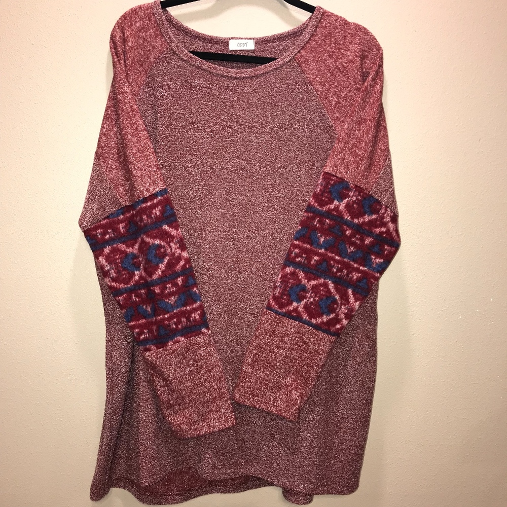 Woven tunic with sleeve accents